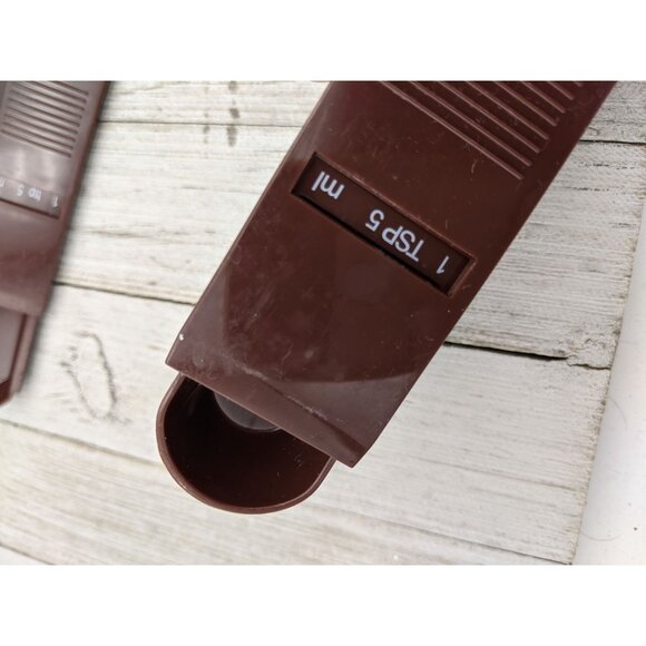 Hershey's Chocolate Plastic Adjustable Teaspoon & Tablespoon Measuring Spoons - Picture 2 of 5